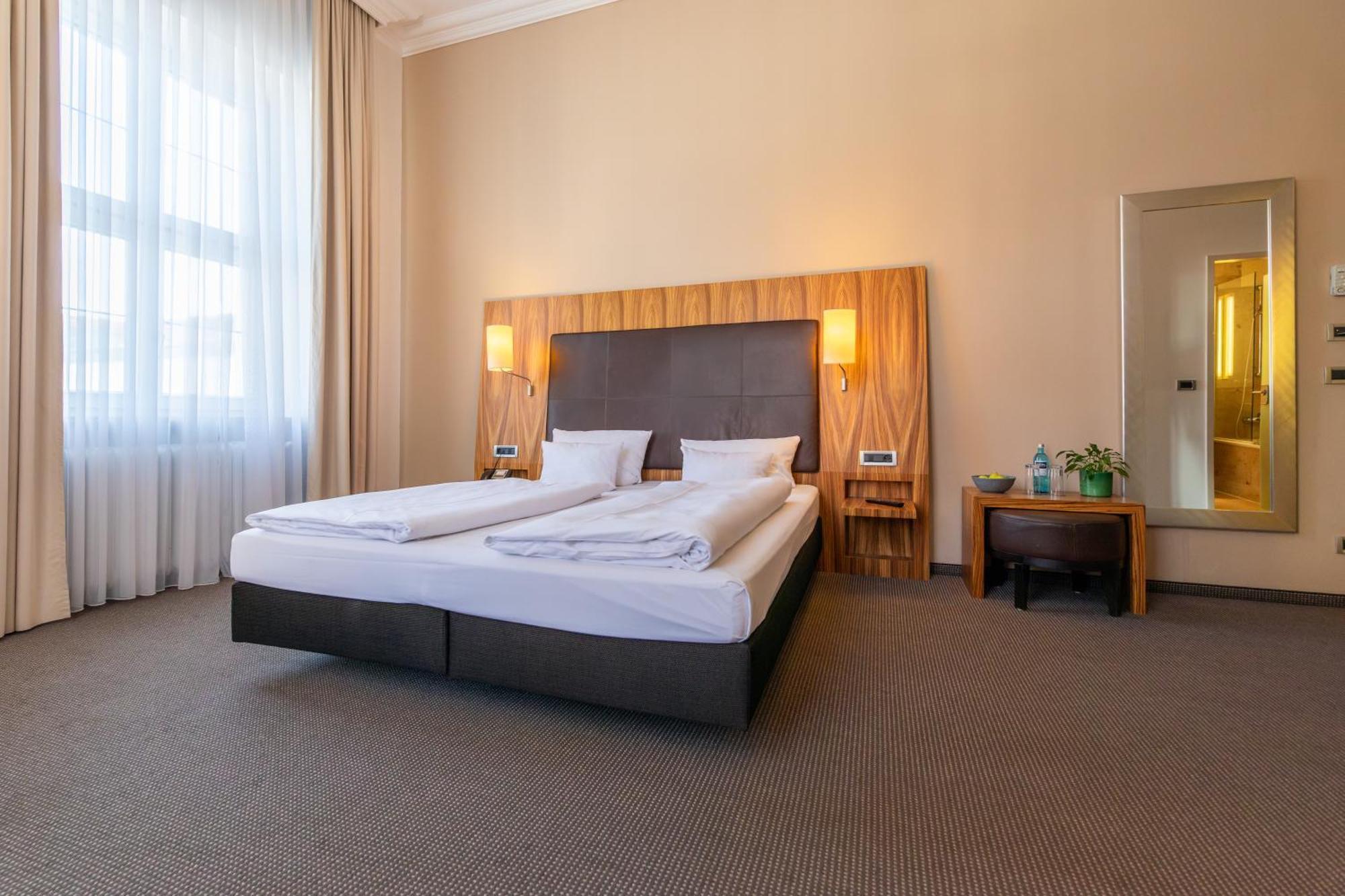 Herzogshof - Boutique-Hotel Am Dom Regensburg Exterior photo