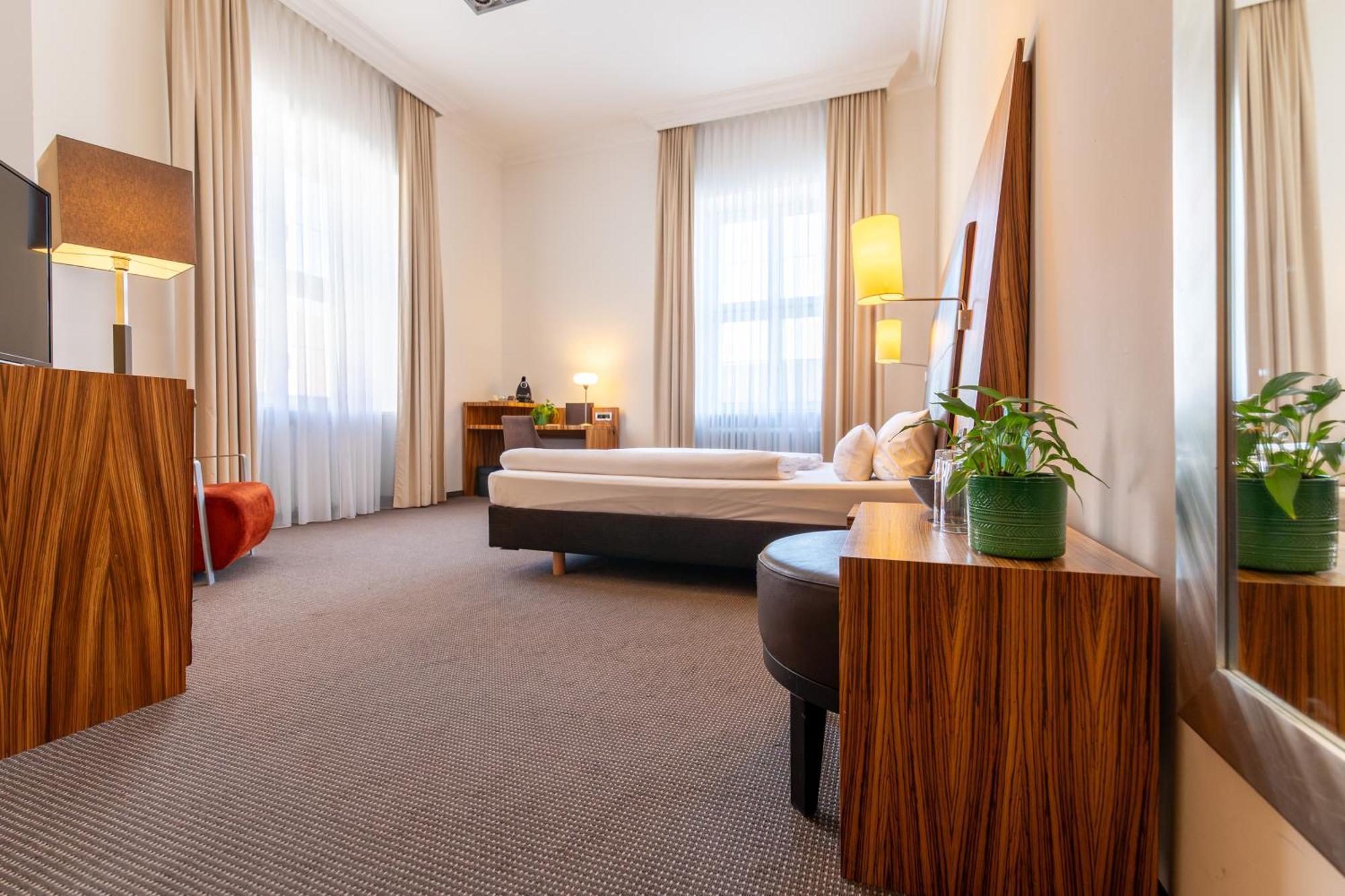 Herzogshof - Boutique-Hotel Am Dom Regensburg Exterior photo